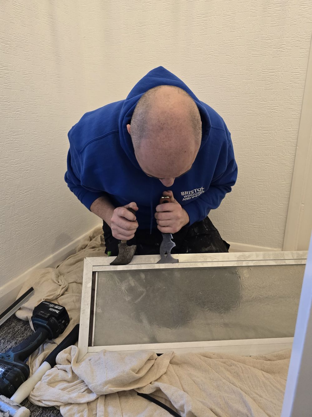 Window hinge being replaced on a uPVC casement window